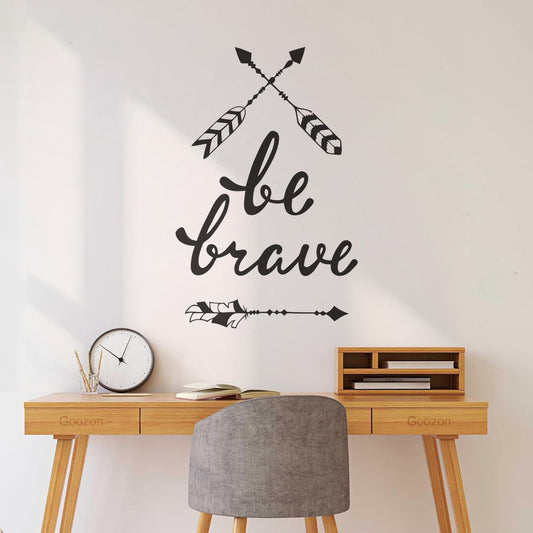 Sticker mural décoratif en vinyle « Sois courageux » avec flèches et plumes, style ethnique.
